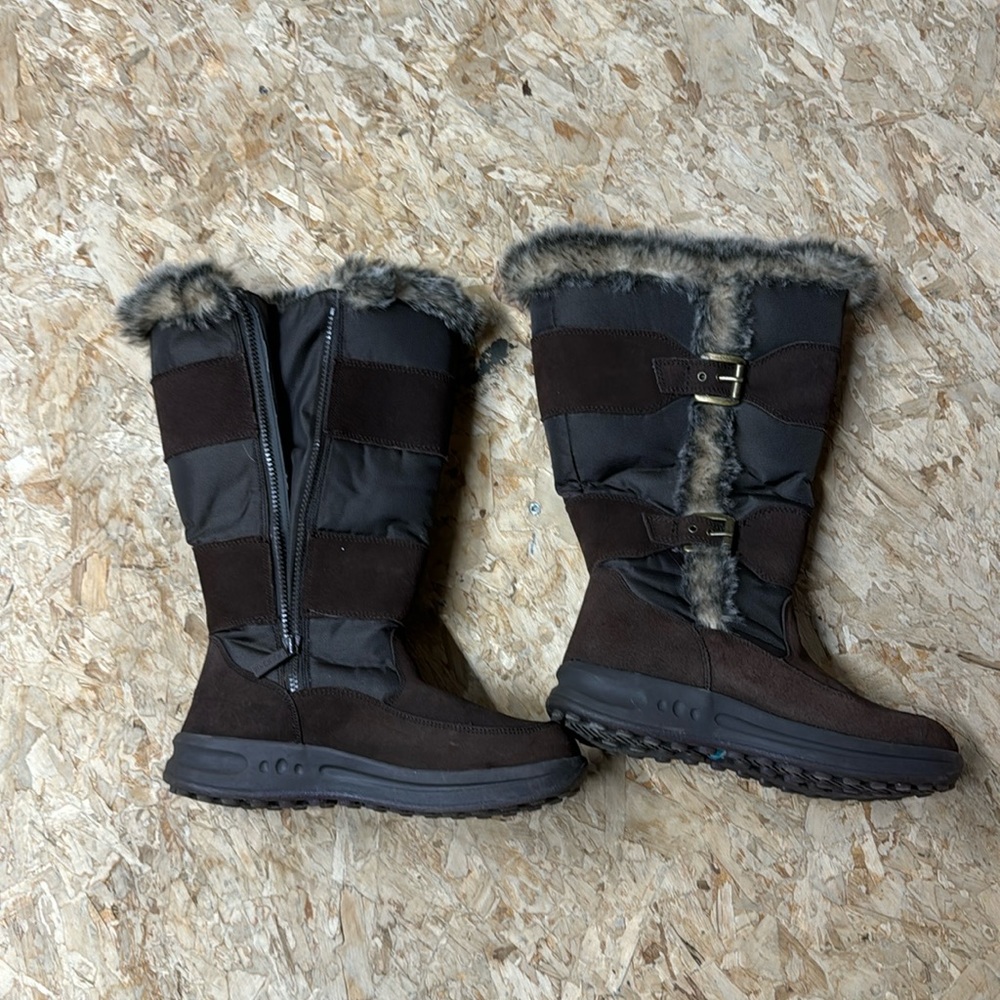 Cougar Waterproof boots in excellent condition.